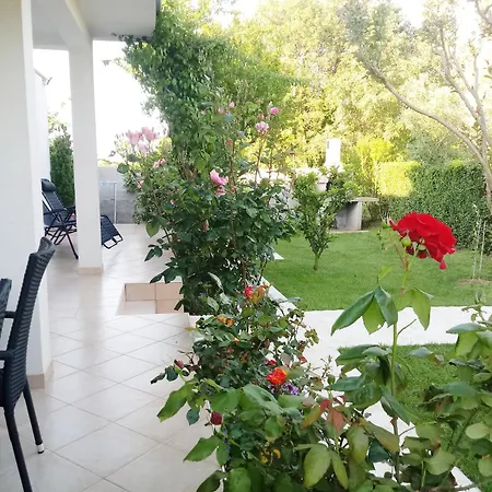 Feriehus Davorka With Garden And Barbecue *