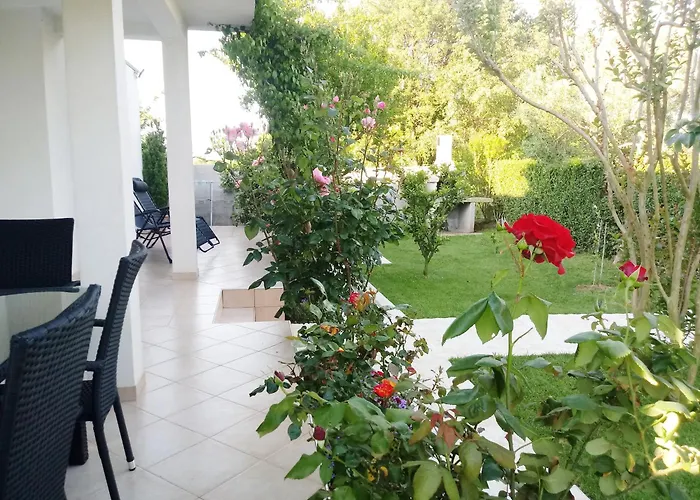 Feriehus Davorka With Garden And Barbecue *